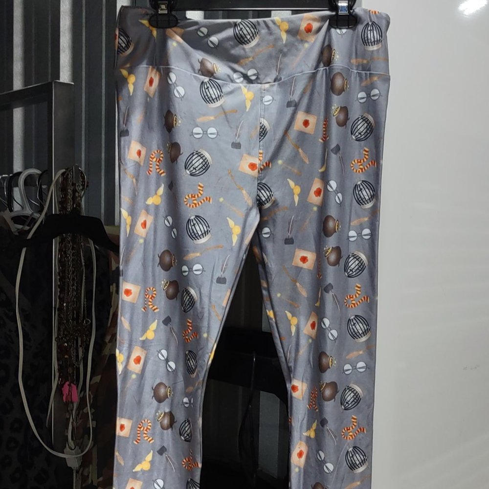 Harry Potter leggings from Apple Girl Boutique - size Extra Large - NWT
